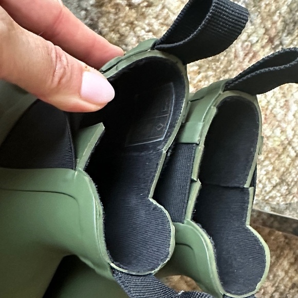 Everlane Green and Black Chelsea Rain Boots - Picture 6 of 6